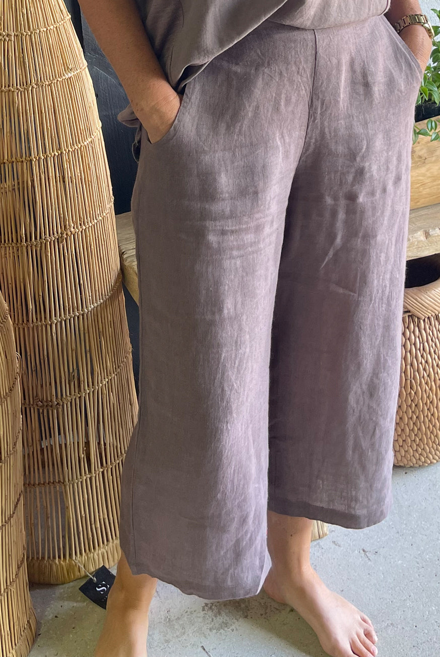 Capri Pants in Pure Linen