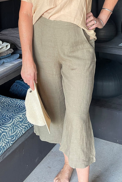 Capri Pants in Pure Linen