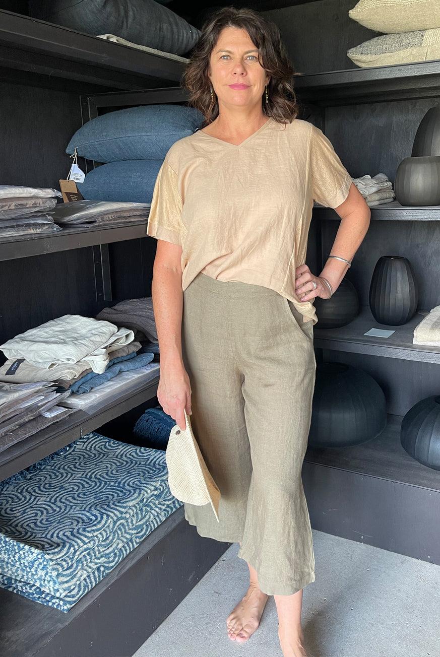 Capri Pants in Pure Linen