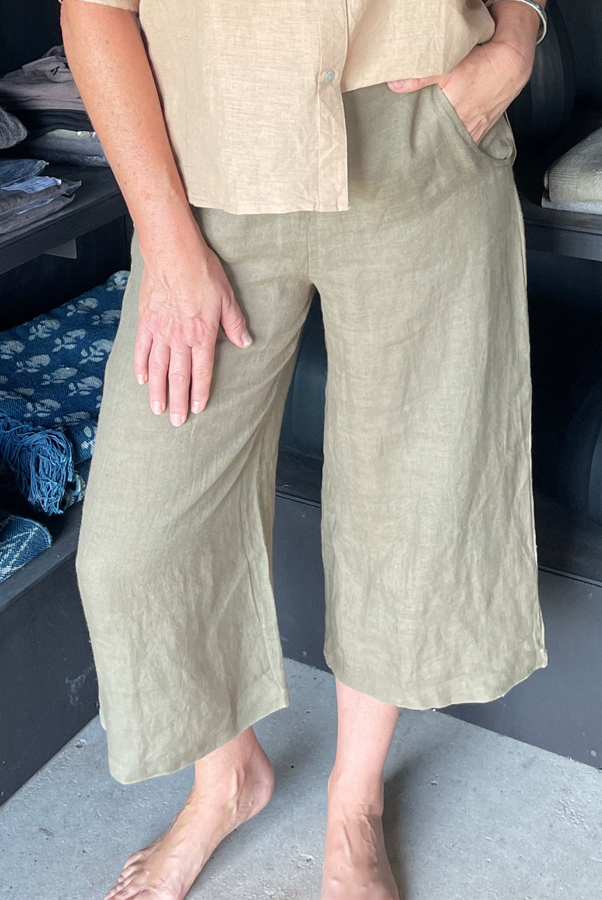 Capri Pants in Pure Linen