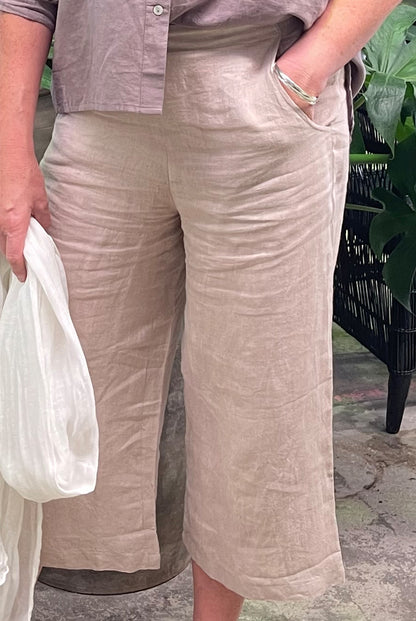 Capri Pants in Pure Linen