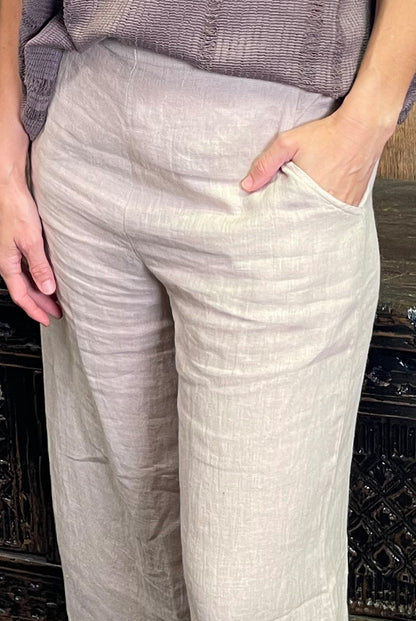 Capri Pants in Pure Linen