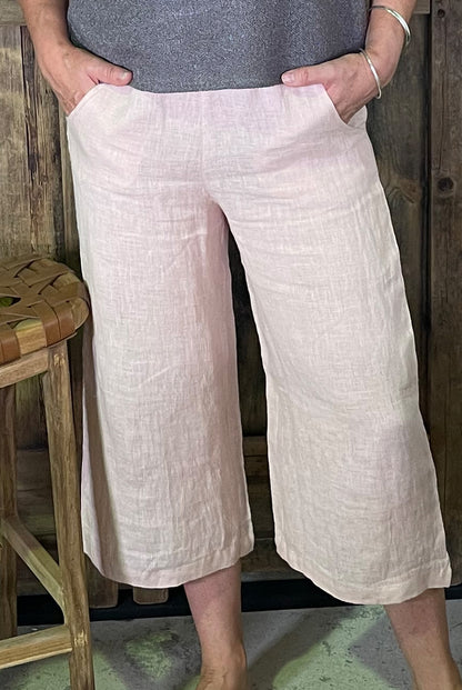 Capri Pants in Pure Linen