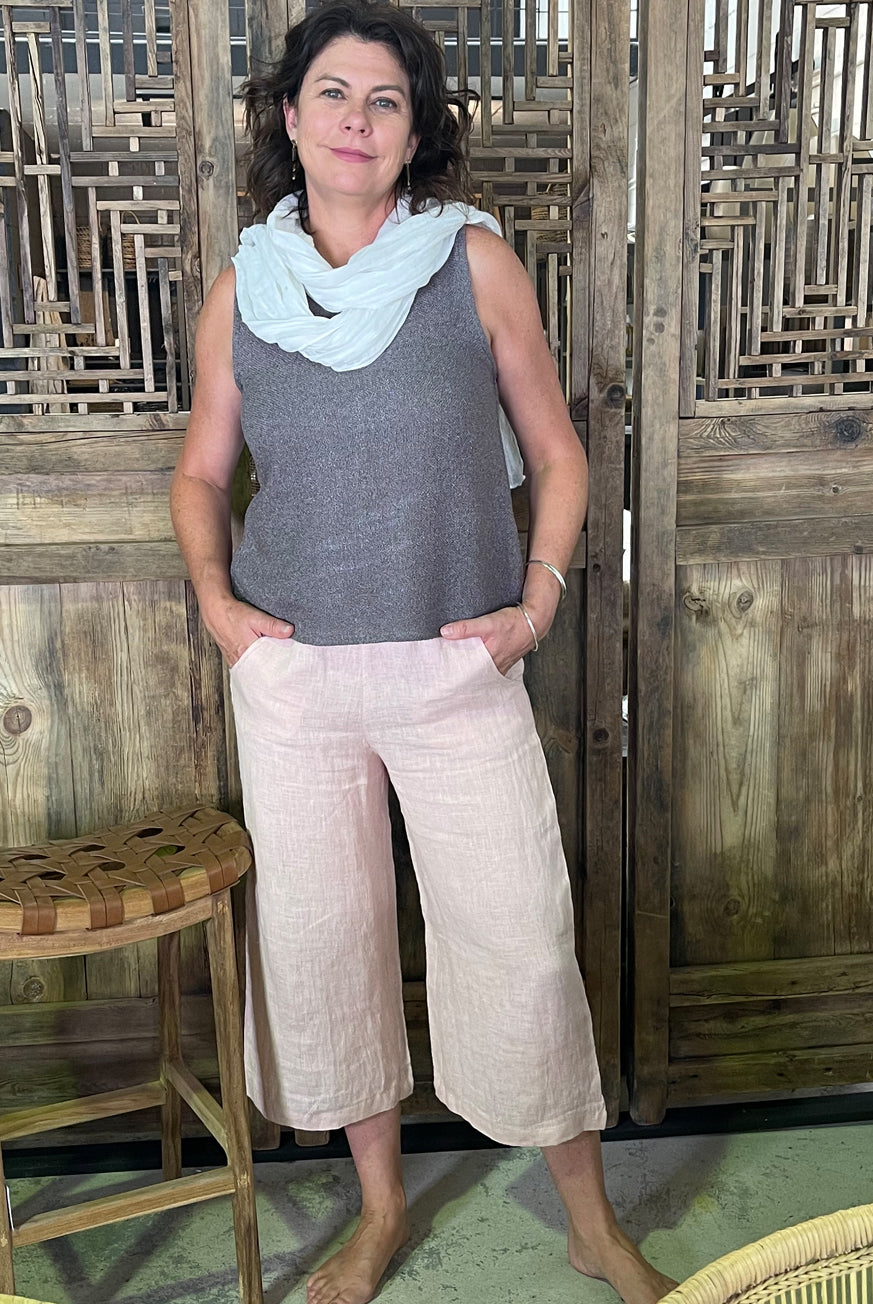 Capri Pants in Pure Linen